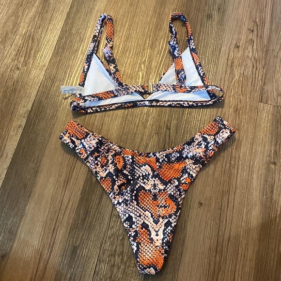 Zaful printed bikini.  Size small.  Worn only once - Picture 8 of 8